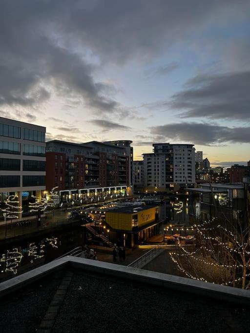 Leeds Clarence Dock 2 Bedroom Apt Exterior foto